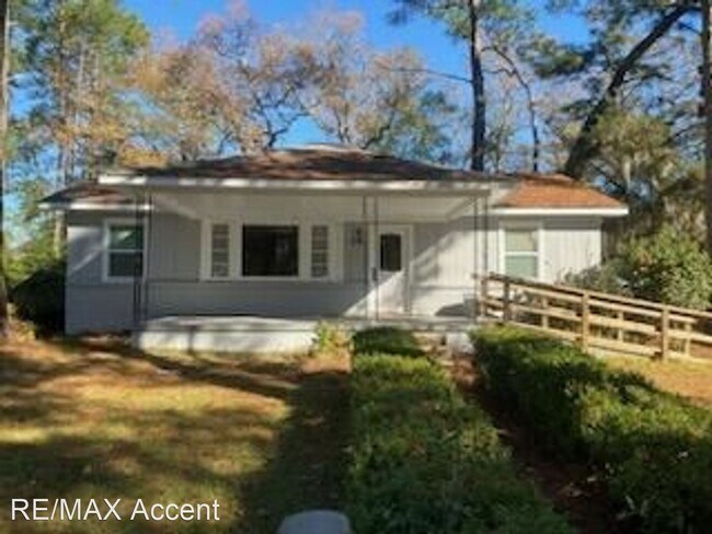 Building Photo - 3 br, 1 bath House - 26 N. Parkwood Dr.