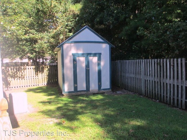 Building Photo - 108 White Ash Ln