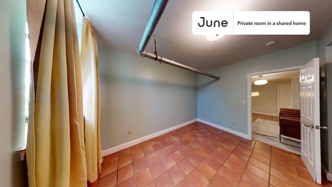 Building Photo - Room in Shared 5 bed/3 bath home