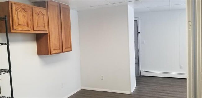 Building Photo - 12550 Claridon Troy Rd