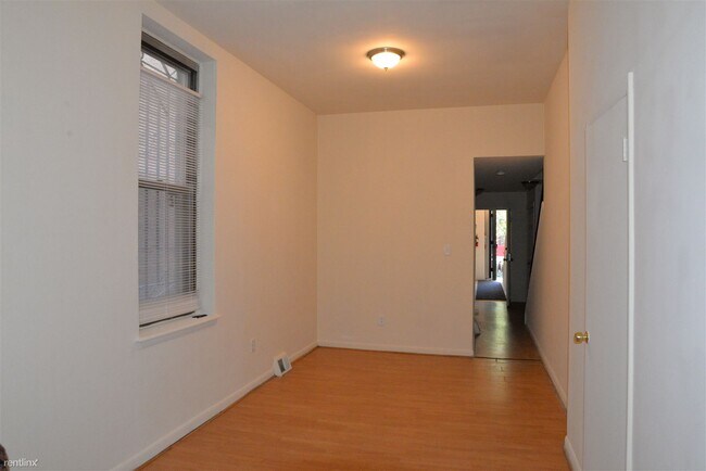 Building Photo - 1711 W Diamond St