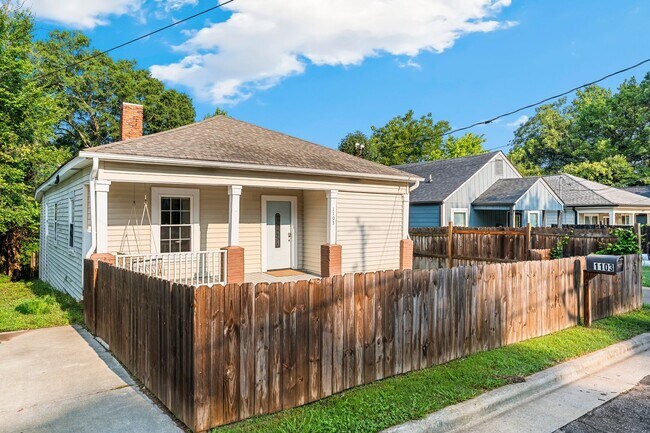 Building Photo - Beautifully Renovated 2 Bed / 2 Bath Home with Fenced Yard in Durham!