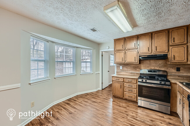 Building Photo - 120 Old Lantern Court, Stockbridge, GA, 30281