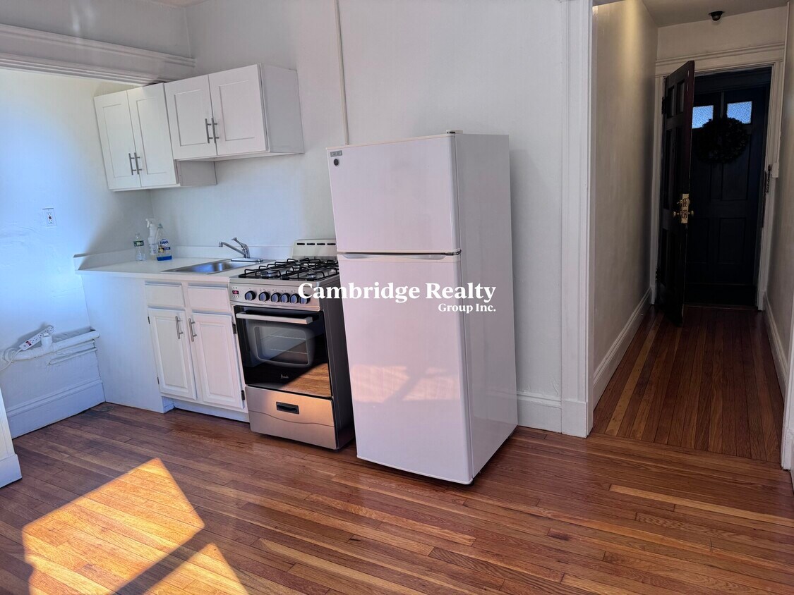 Primary Photo - 107 Summer St