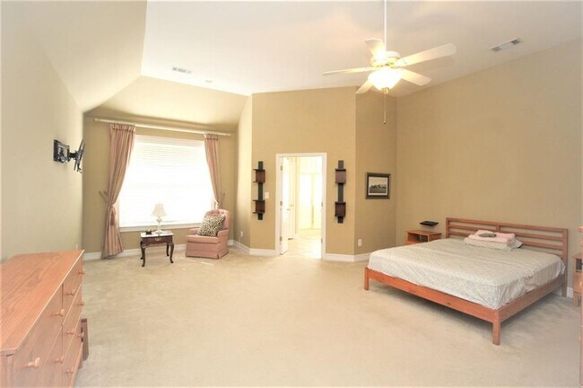 Foto del edificio - 1060 River Valley Dr