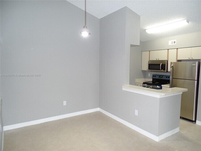 Foto del edificio - 2850 N Oakland Forest Dr