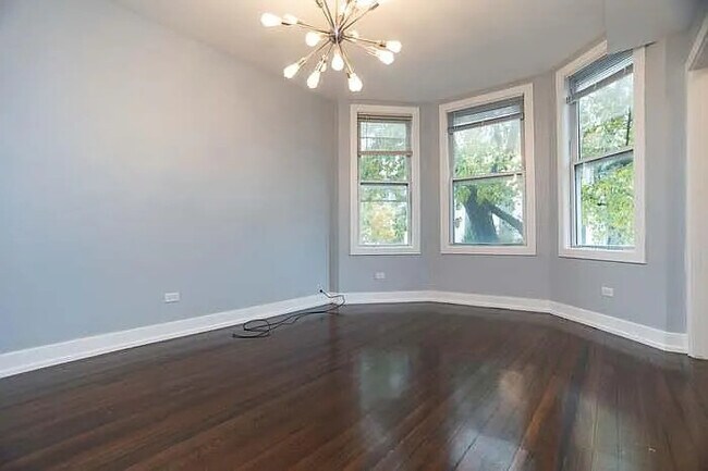 Foto del edificio - 2657 N Ridgeway Ave