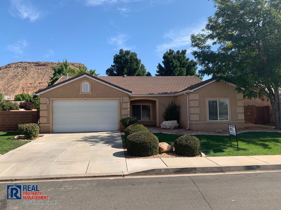 Primary Photo - 3 bed 2 bath Home with LANDSCAPE MAINTENAN...