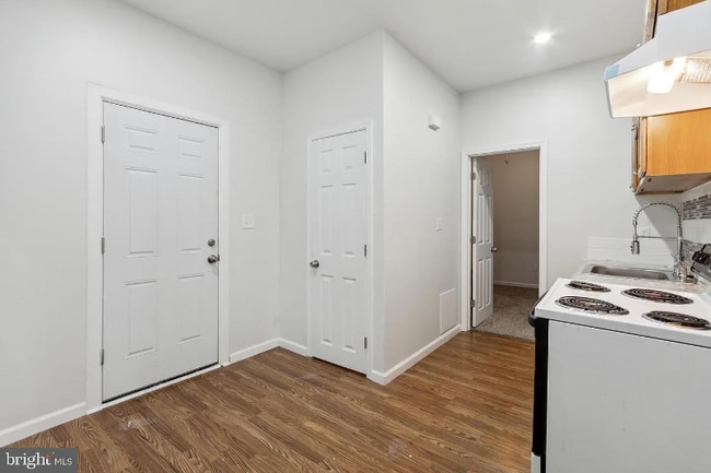 Building Photo - 830 W 3rd St