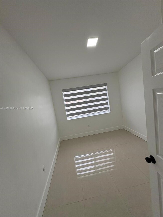 Foto del edificio - 3421 NW 177th Terrace