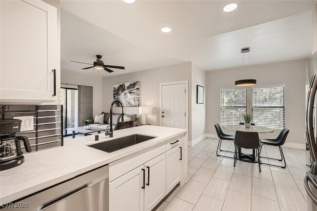 Building Photo - 8250 N Grand Canyon Dr