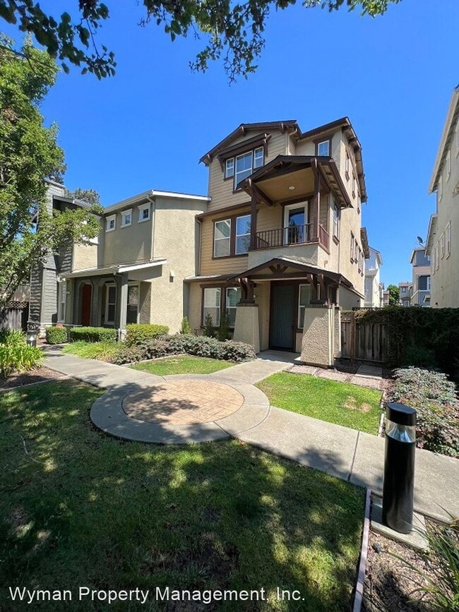 Building Photo - 2 br, 2.5 bath House - 825 Needles Court