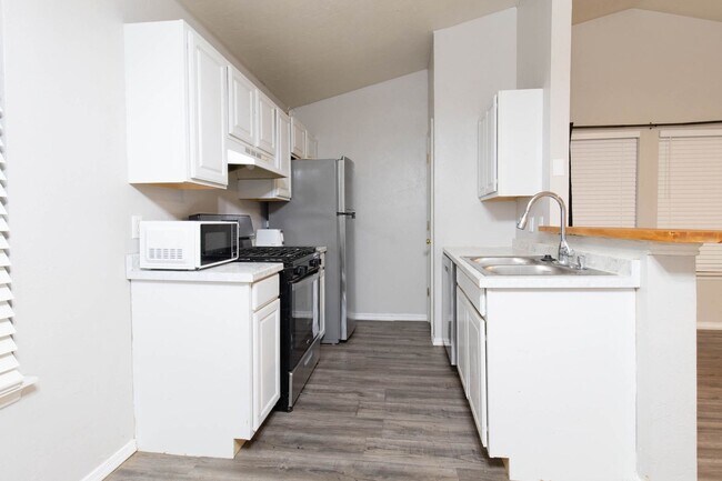 Foto del edificio - Cute 3BD/2BTH Duplex in Central East Norman!