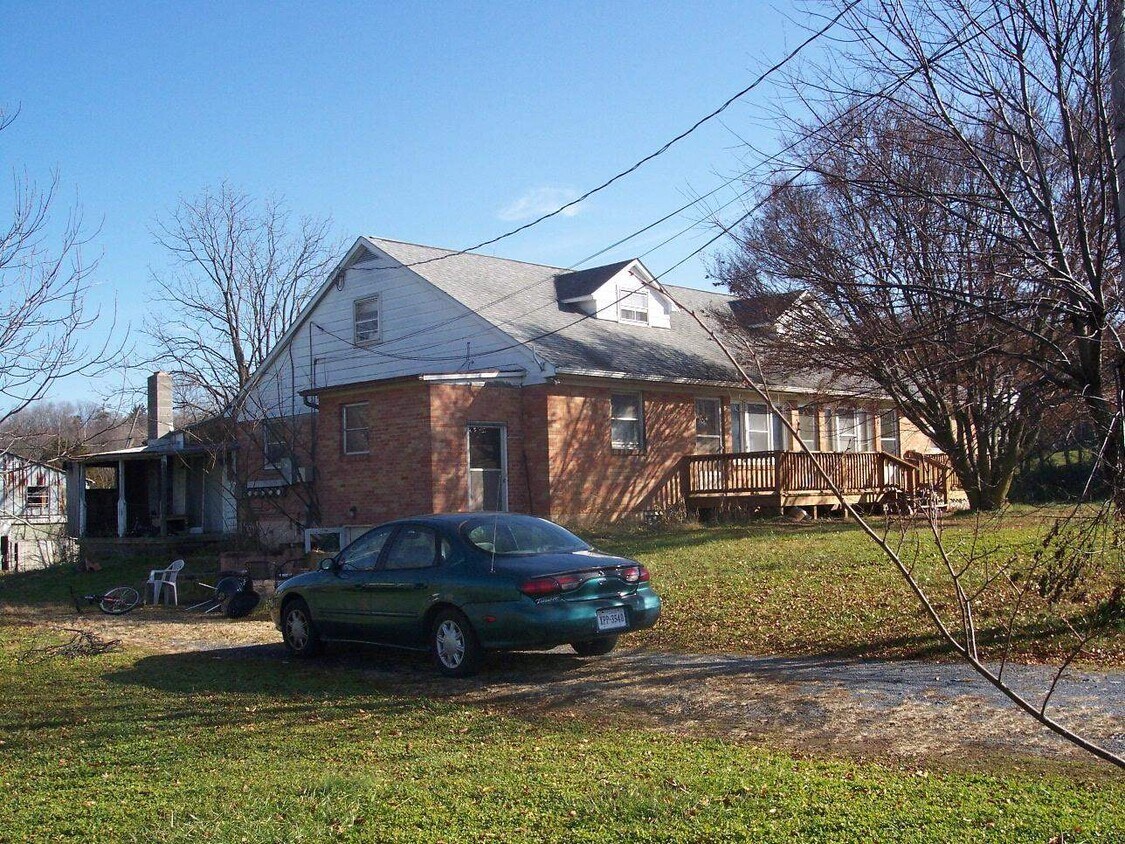 Primary Photo - 1622 Mt Clinton Pike