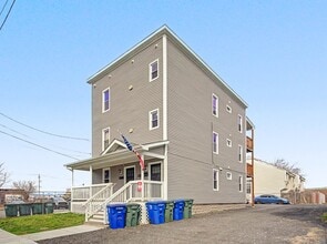 Building Photo - 45 Beardsley St