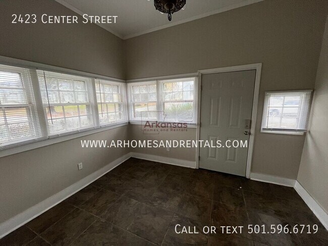 Building Photo - 2423 Center St