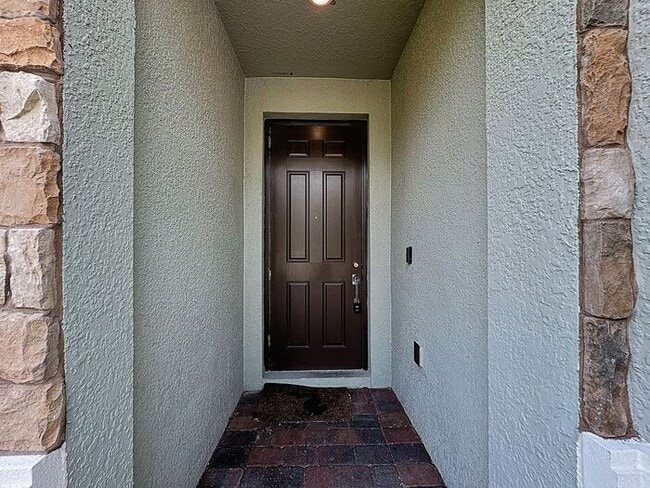 Building Photo - Beautiful Furnished townhome in Vistas of ...
