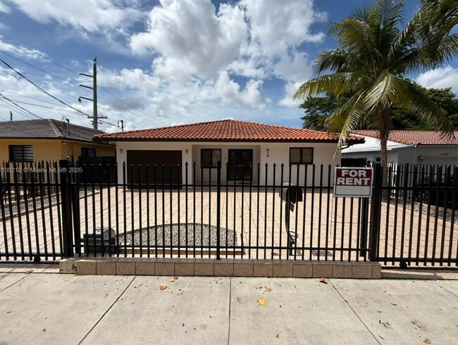 Foto del edificio - 4285 SW 7th St