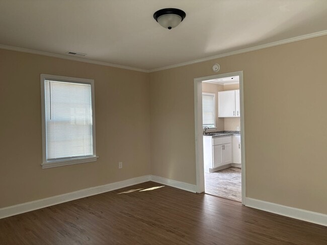Building Photo - 1318