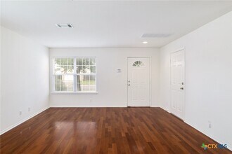 Building Photo - 196 Cazador Dr