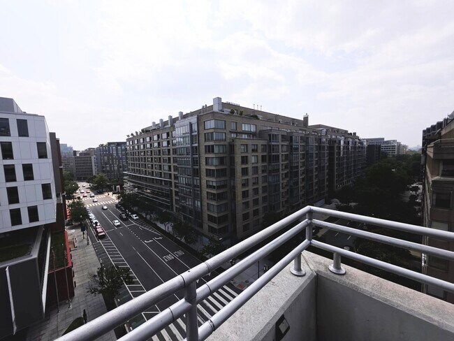 Foto del edificio - 1200 23rd St NW