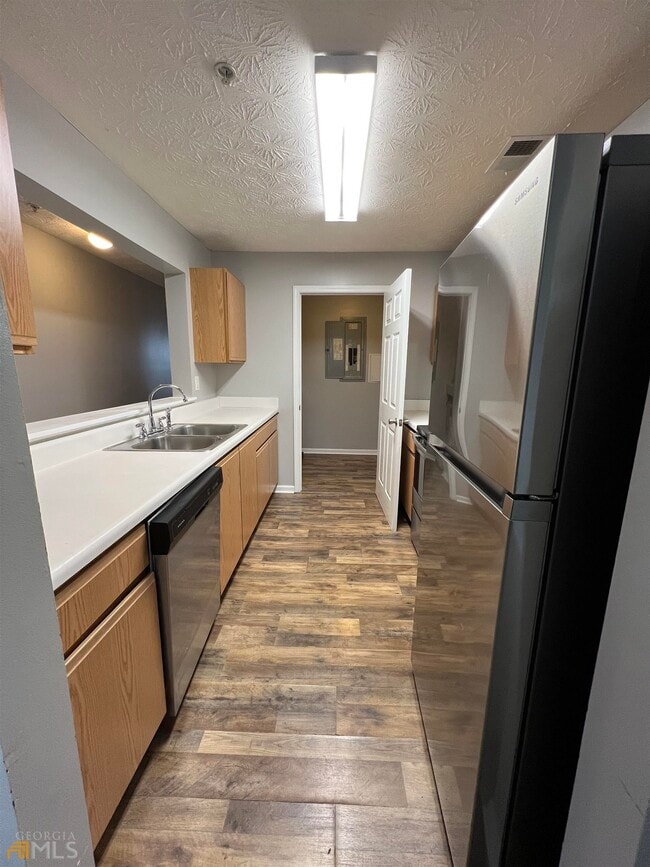 Building Photo - 2201 Fairington Ridge Cir