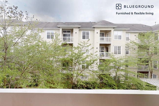 Building Photo - 2350 26th Ct S