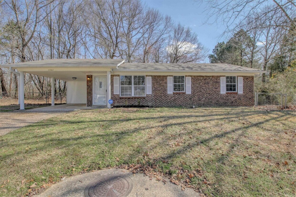 Primary Photo - 3301 Green Dr