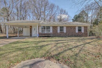 Building Photo - 3301 Green Dr