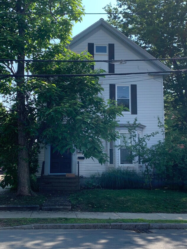 112 Cass St, Portsmouth, NH 03801 Townhouse for Rent in Portsmouth