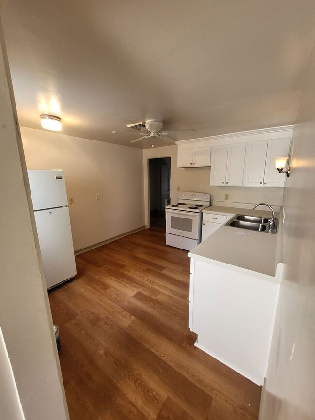 Photo - 1550 E Bayview Blvd Apartment