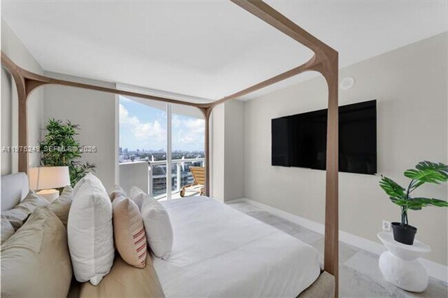 Foto del edificio - 6365 Collins Ave