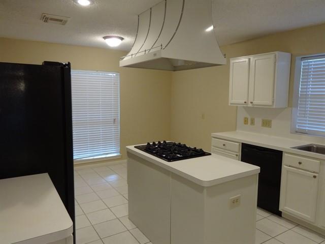 Building Photo - 3916 Fernwood Dr