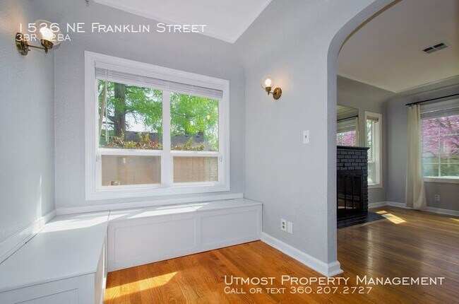 Building Photo - 1526 NE Franklin St