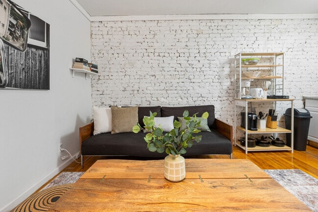 Foto del edificio - 320 W 30th St