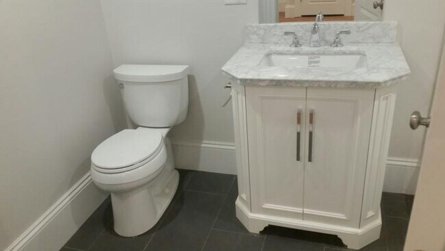 Building Photo - 3bed 4bath in Newton available in 9/1