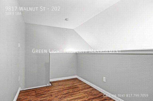 Foto del edificio - 9817 Walnut St
