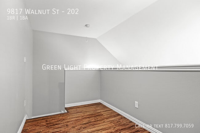 Building Photo - 9817 Walnut St