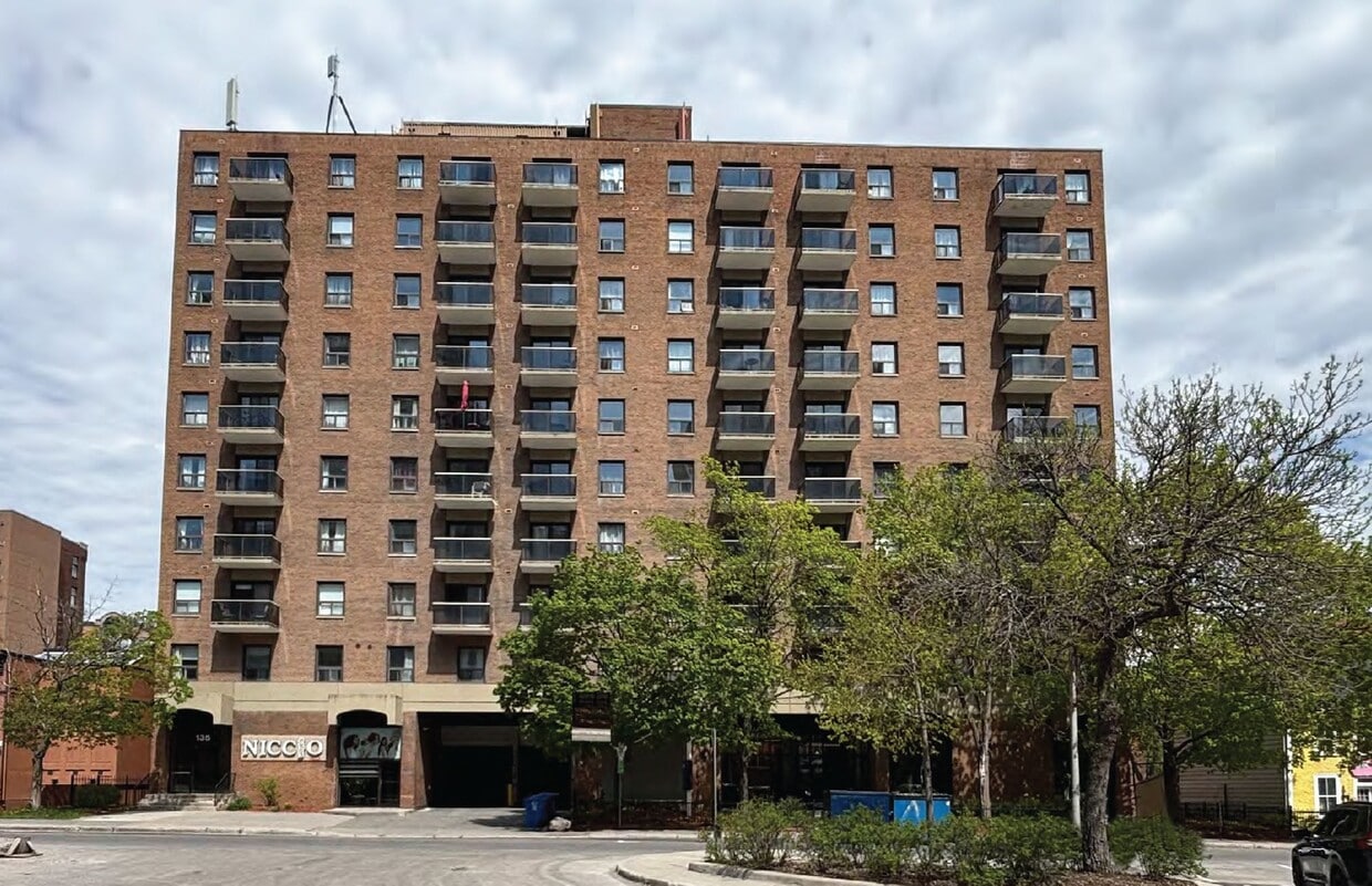 Primary Photo - 145 York St