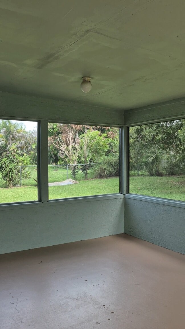 Foto del edificio - 1318 SW Ackard Ave