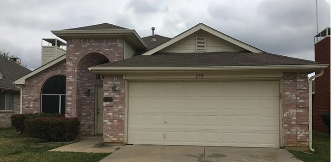Building Photo - 2110 Bay View Dr