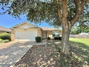 Building Photo - 111 Pinecrest Dr