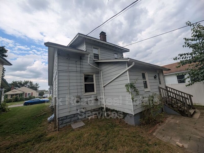 Building Photo - 914 Chelsea Ave