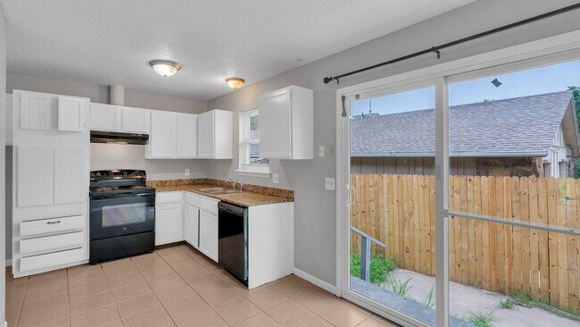 Foto del edificio - E 11th Ct Duplex