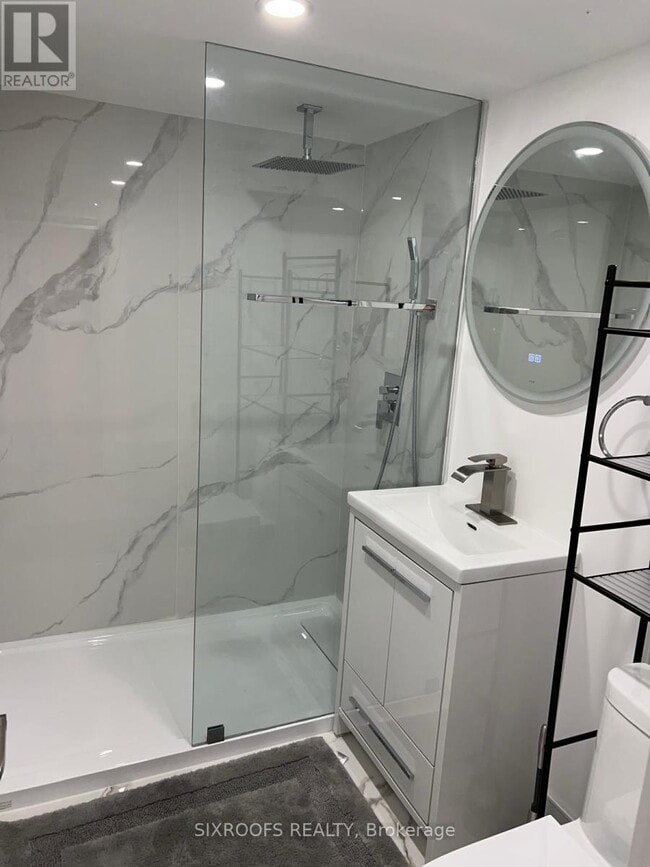 Photo du bâtiment - 390 Lake Promenade