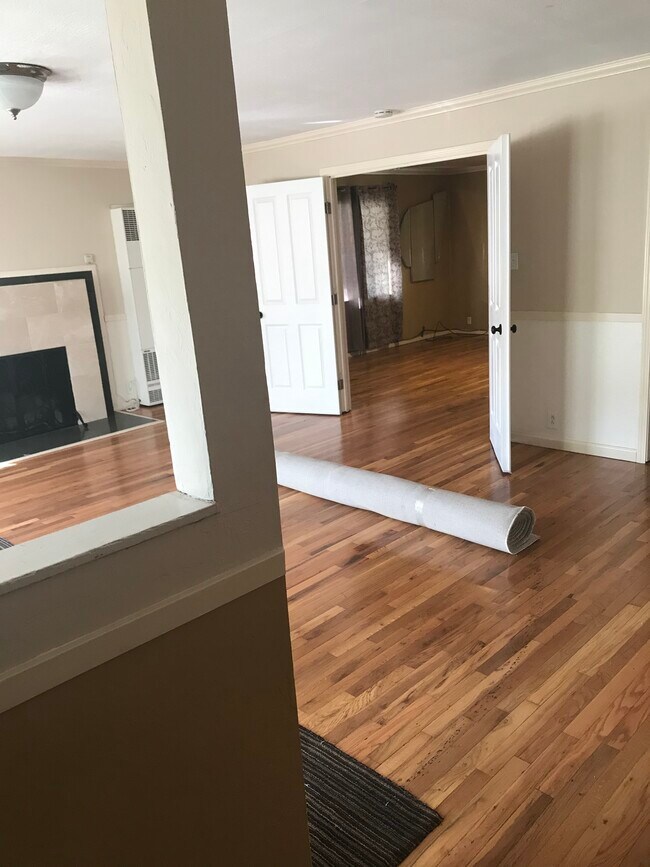 Foto del edificio - 385 E San Fernando St