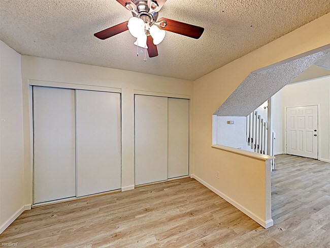 Building Photo - 837 Carro Dr