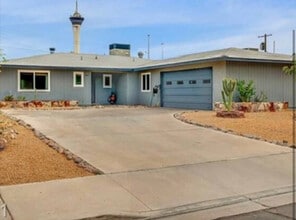 Building Photo - 1709 Ivanhoe Way