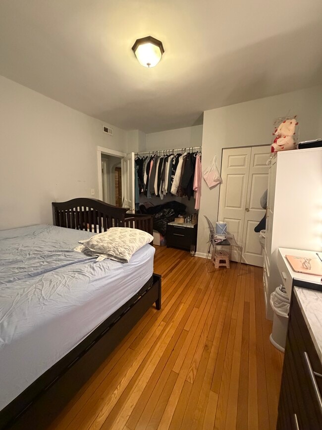 Building Photo - 5937 W Dakin St