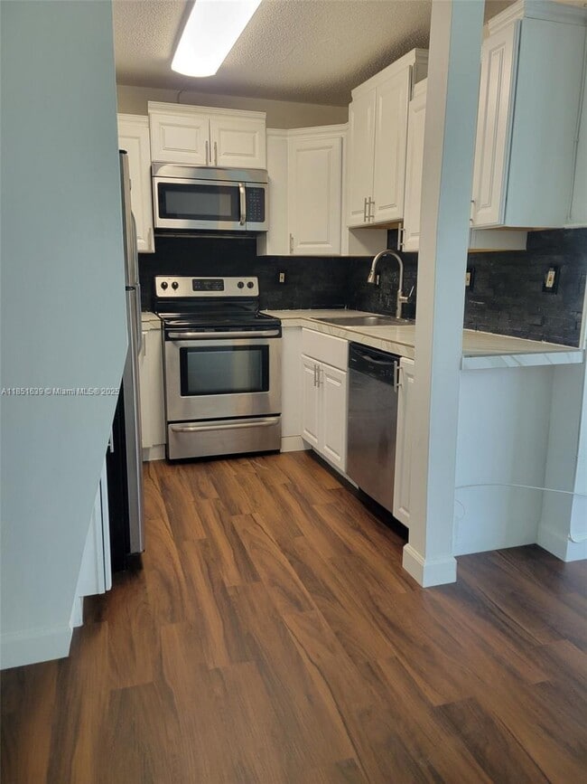 Foto del edificio - 494 NW 165th St